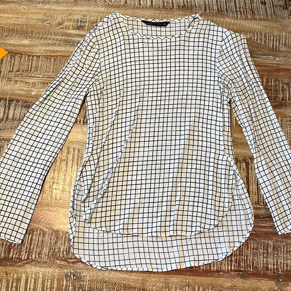 Zara l/s black and white window pane blouse with tulip hem